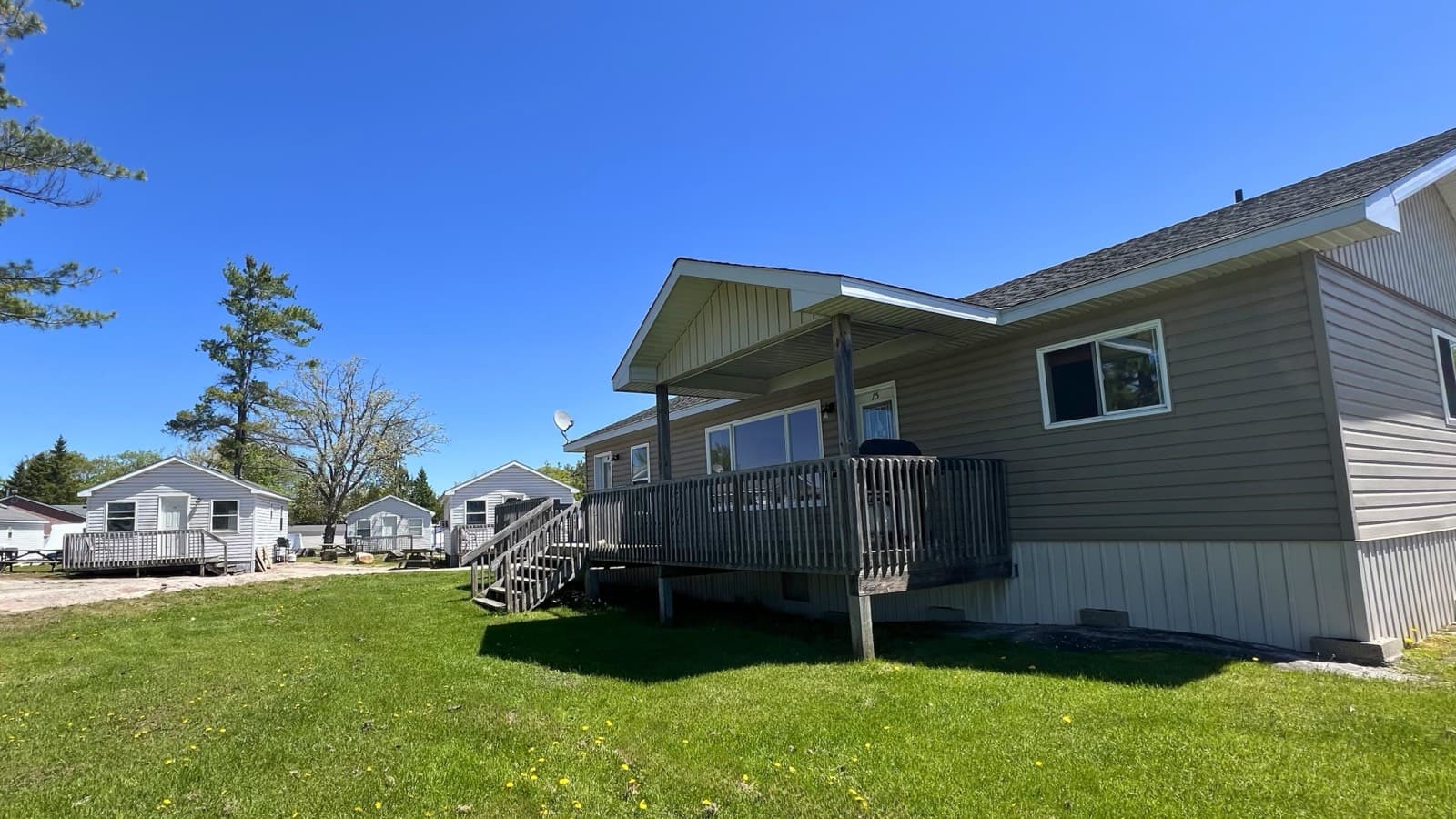 3-bedroom Deluxe cottage exterior, Hall's Cottages Georgian Bay